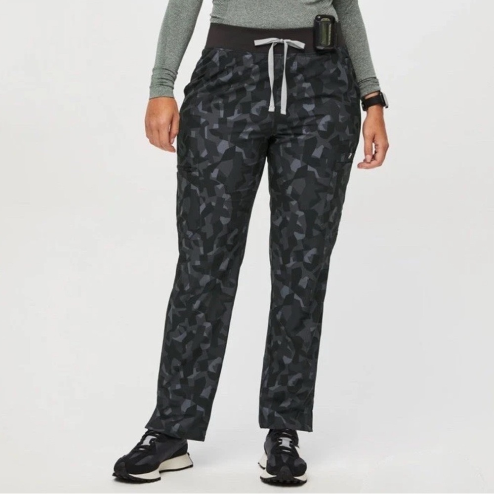 Figs camo high-waisted scrub